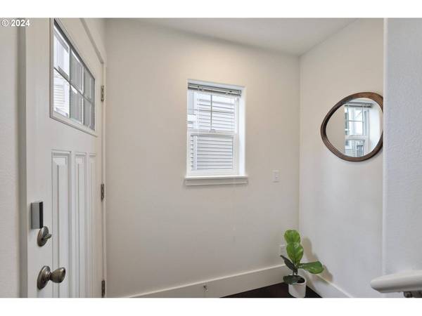 800 NW 118TH AVE #101, Portland, OR 97229