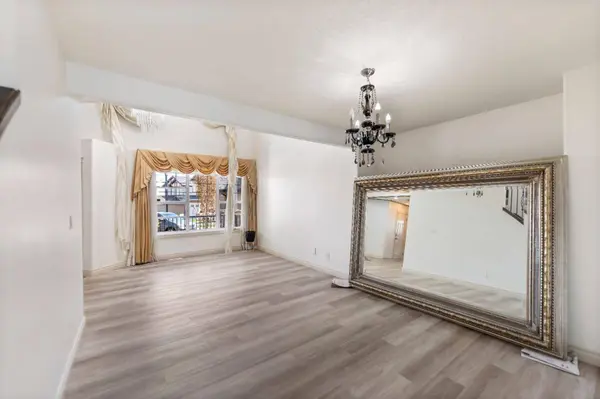 115 East Lakeview PL, Chestermere, AB T1X 0A2