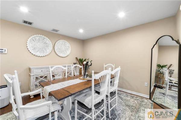 28 10th AVE, Monroe, NJ 08831