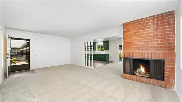 421 W Larkspur LN, Glendora, CA 91740