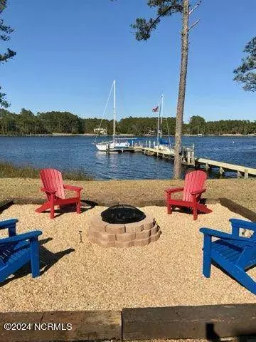 30 Fork Point West Road, Oriental, NC 28571