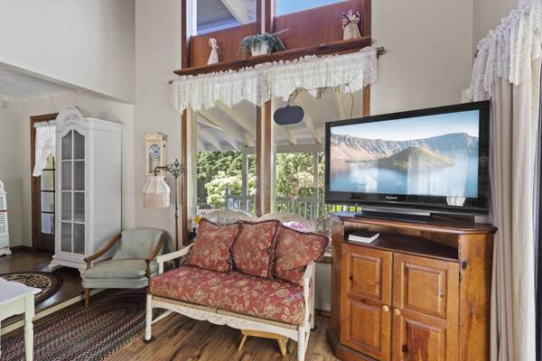 300 Red Spur Dr, Grants Pass, OR 97527