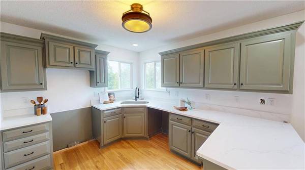 1112 Creekside CT, Raymore, MO 64083