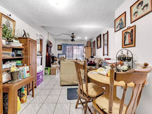 8095 NW 8th St #103, Miami, FL 33126