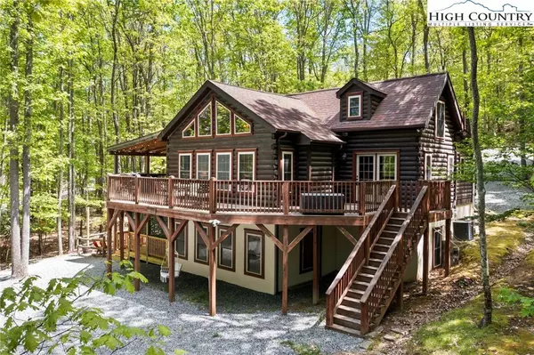 104 S Hickory LN, Beech Mountain, NC 28604