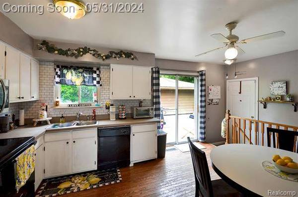 25464 Wexford Avenue, Warren, MI 48091