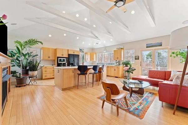 15 Creek Round Hill Road, Provincetown, MA 02657