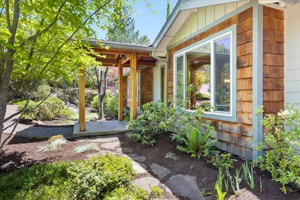 391 Grandview Dr, Ashland, OR 97520