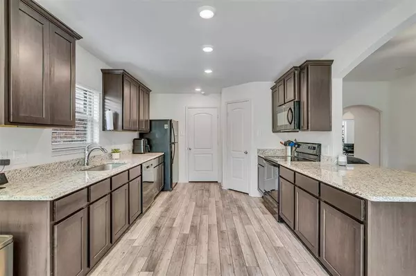 946 Primrose Drive, Sanger, TX 76266