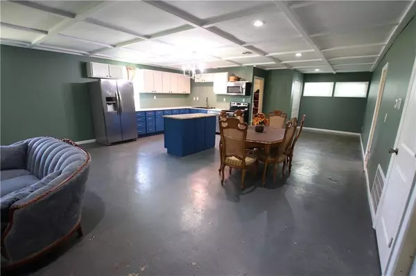 176 NE 1001 Road RD, Knob Noster, MO 65336