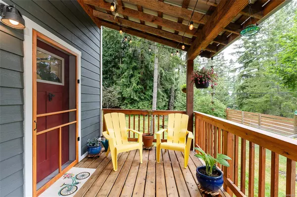 393 Dunshire Dr, Gabriola Island, BC V0R 1X2