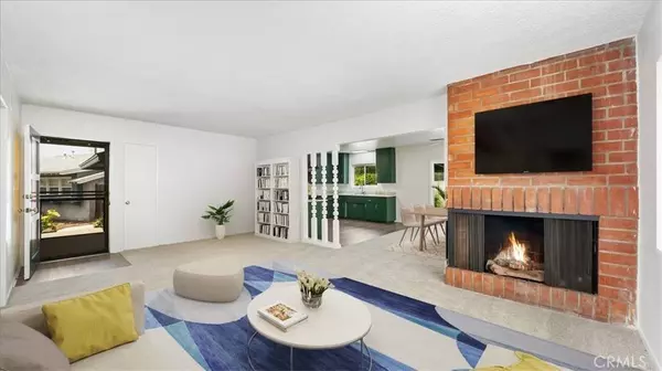 421 W Larkspur LN, Glendora, CA 91740