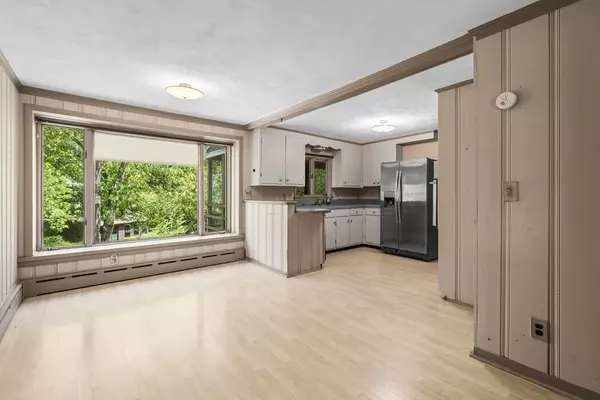 10 Kenneth Lunden Dr, East Longmeadow, MA 01028