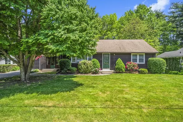 10 Kenneth Lunden Dr, East Longmeadow, MA 01028