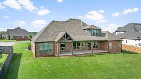 1008 Bendelow Dr, Cave Springs, AR 72718