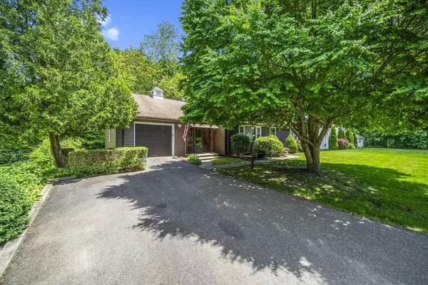 10 Kenneth Lunden Dr, East Longmeadow, MA 01028