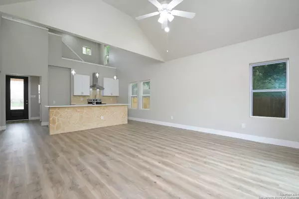 1146 E. Chavaneaux, San Antonio, TX 78221