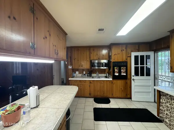 2261 Alta Woods Terrace, Jackson, MS 39204