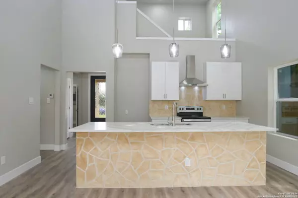 1146 E. Chavaneaux, San Antonio, TX 78221