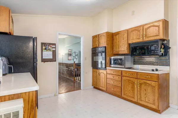 557 S Wasson LN, River Falls, WI 54022