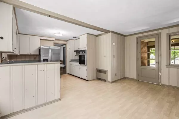 10 Kenneth Lunden Dr, East Longmeadow, MA 01028