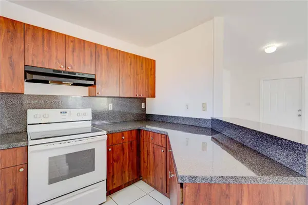 880 SW 9th Plz, Florida City, FL 33034