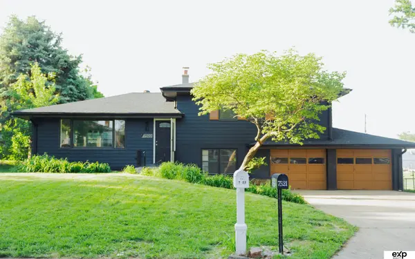 7522 Hartman Avenue, Omaha, NE 68134