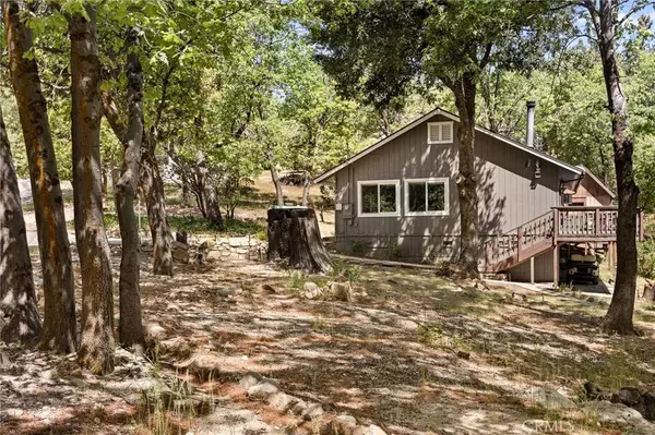 35 Manzanita RD, Running Springs, CA 92382