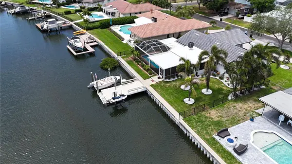 4749 LANSING ST NE, Saint Petersburg, FL 33703