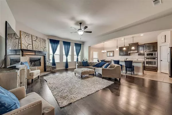 3826 Hyde Park Drive, Midlothian, TX 76065