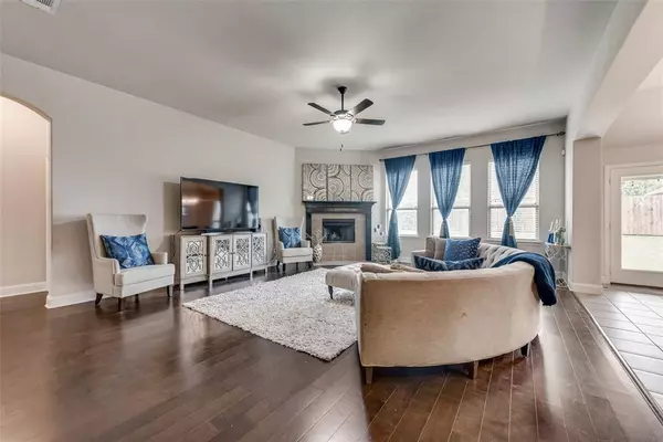 3826 Hyde Park Drive, Midlothian, TX 76065