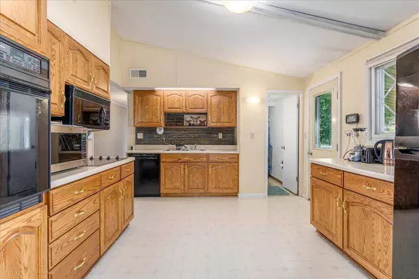 557 S Wasson LN, River Falls, WI 54022