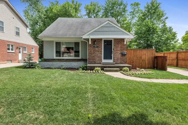 13365 Sherwood Drive, Huntington Woods, MI 48070