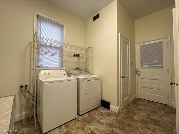 300 Dekalb ST, Bridgeport, OH 43912