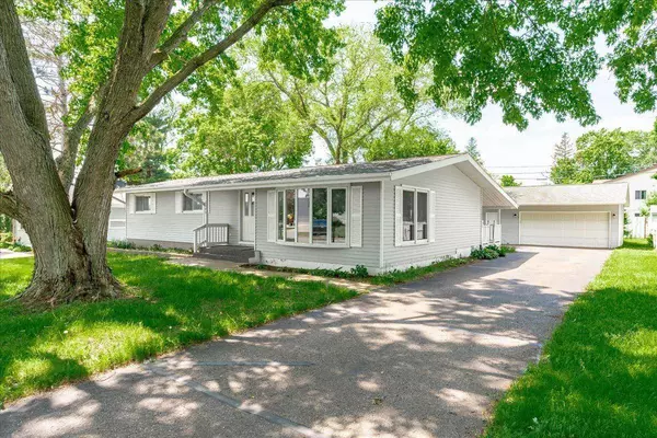 557 S Wasson LN, River Falls, WI 54022