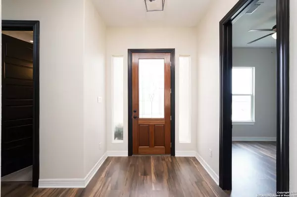 24422 Canyon Row, San Antonio, TX 78260