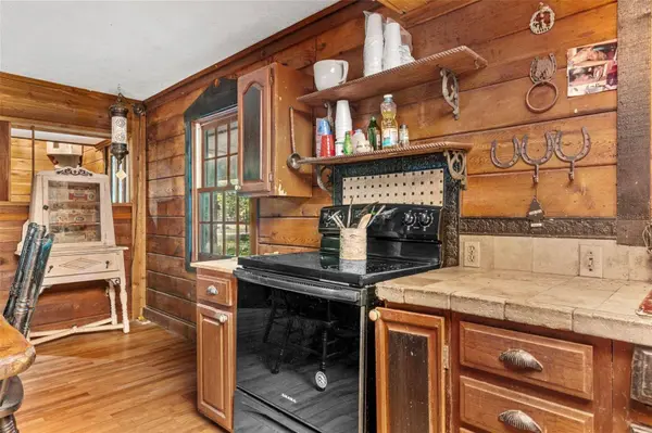 9554 MCINTOSH RD, Dover, FL 33527