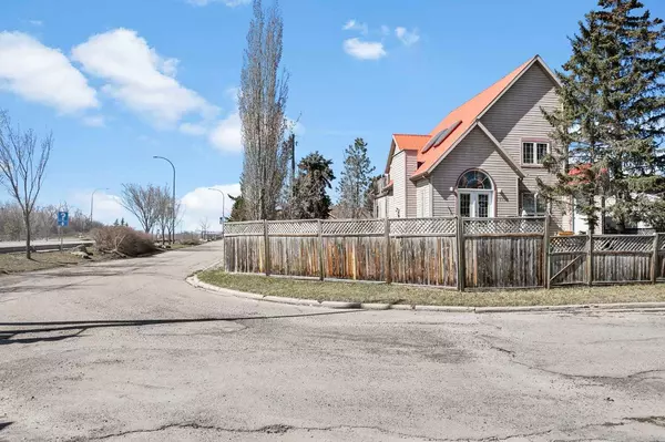 1117 5 ST SE, High River, AB T1V 1J2