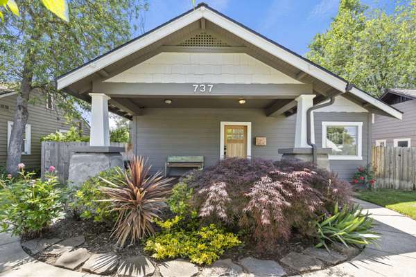 737 W Jackson St, Medford, OR 97501