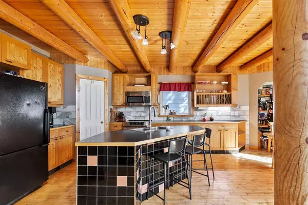 1117 5 ST SE, High River, AB T1V 1J2