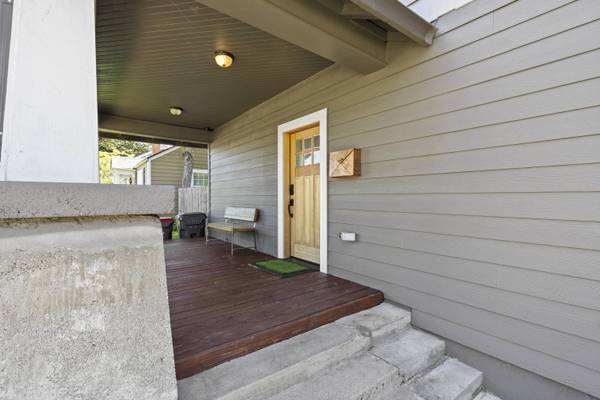 737 W Jackson St, Medford, OR 97501