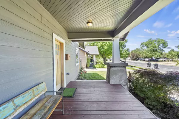 737 W Jackson St, Medford, OR 97501