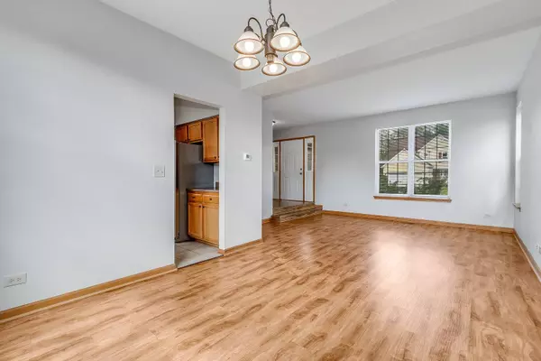 1667 Mcdowell AVE, Aurora, IL 60504