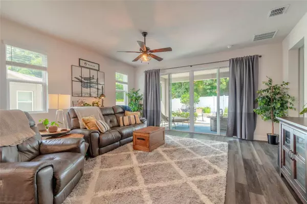 1050 RIVER FALLS CIR, Deland, FL 32720