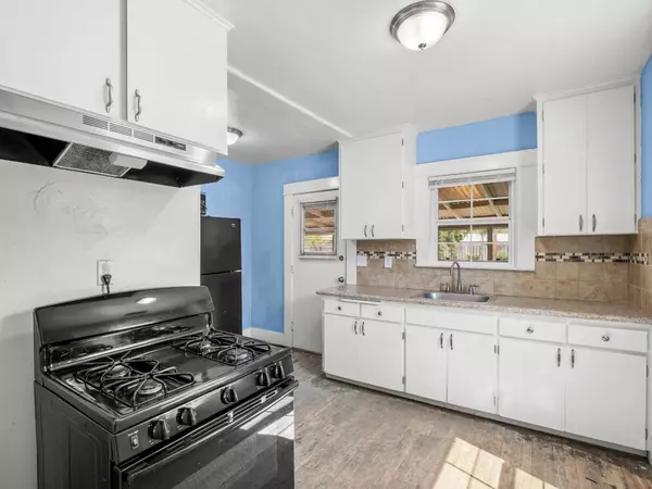 1037 E Fountain Way, Fresno, CA 93704