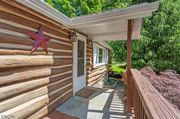 9 Sycamore Trl, Kinnelon Boro, NJ 07405