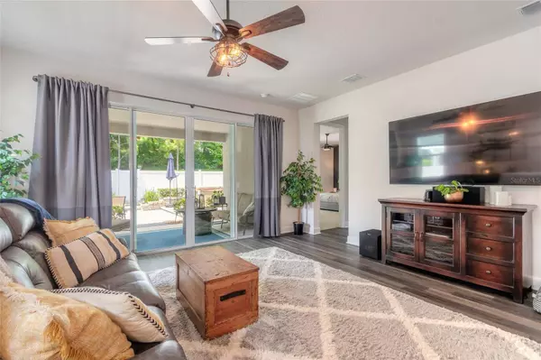 1050 RIVER FALLS CIR, Deland, FL 32720