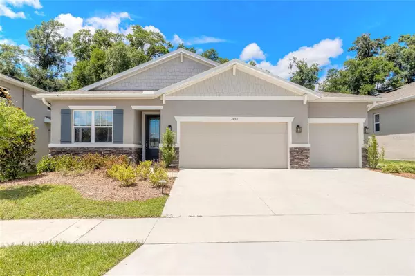 1050 RIVER FALLS CIR, Deland, FL 32720