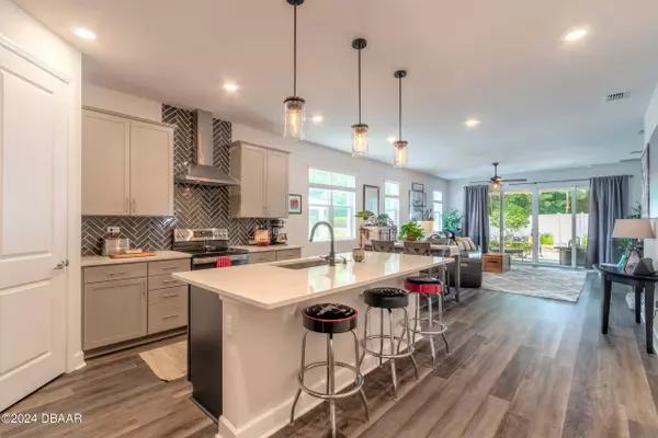 1050 River Falls CIR, Deland, FL 32720