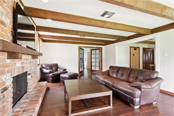 321 MIDWAY DR, River Ridge, LA 70123